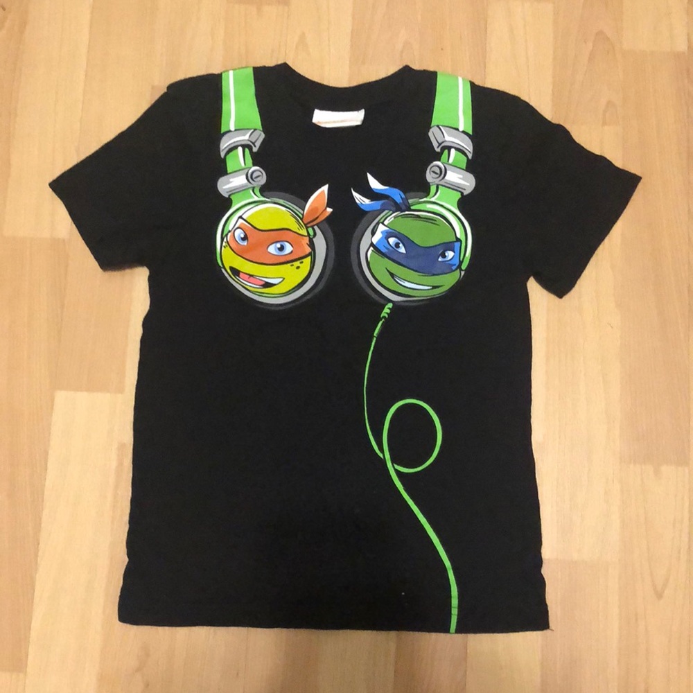 Boys small ninja turtle tshirt